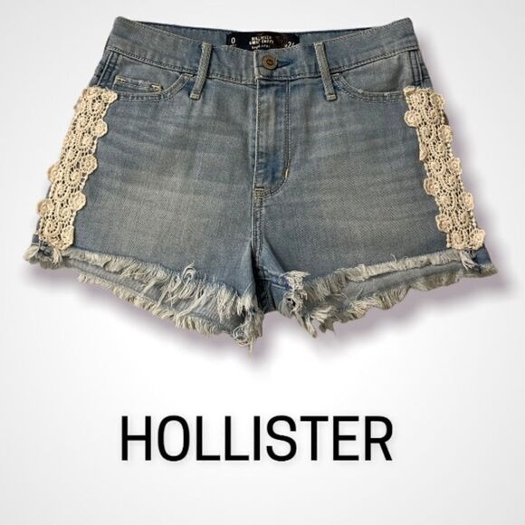 𝅺: : HOLLISTER High Rise Cut Off Denim Shorts with Lace Trim on Sides : : - Picture 1 of 8